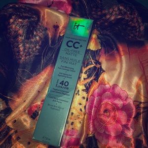BNIB IT Cosmetics Your Skin But Better CC+ Cream
